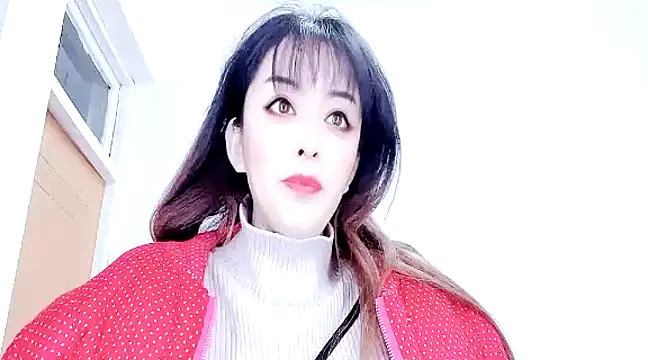 Snapshot of LUIUya chatting on 22, 12, 2024 LUIUya online show from 22, 12, 2024