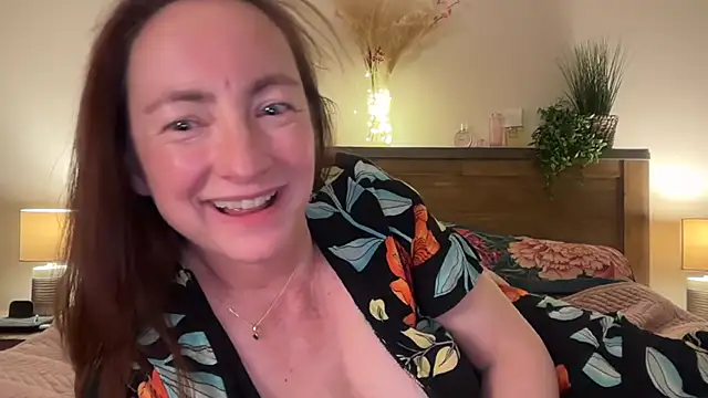 LouiseTswing online show from 6, 2, 2025