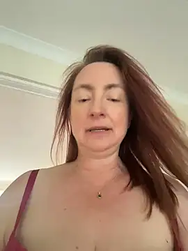 Snapshot of LouiseTswing chatting on 4, 6, 2026 LouiseTswing online show from 4, 6, 2026