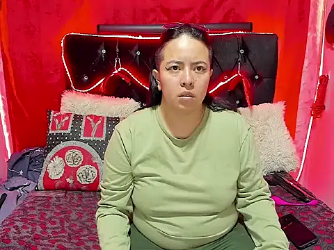 katieeandsharonn online show from 8, 11, 2025