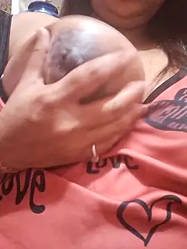 Snapshot of Hot-Anuska chatting on 17, 12, 2025 Hot-Anuska online show from 17, 12, 2025