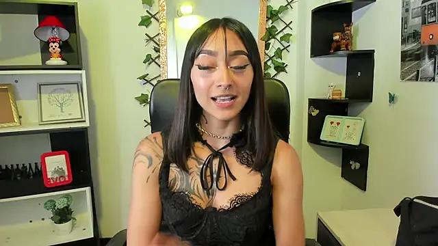 Miaa Thopmson online show from 4, 10, 2025