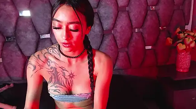 Miaa Thopmson online show from 23, 12, 2024