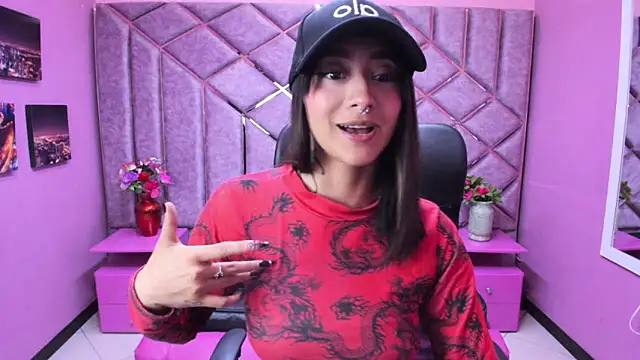 Miaa Thopmson online show from 5, 12, 2025