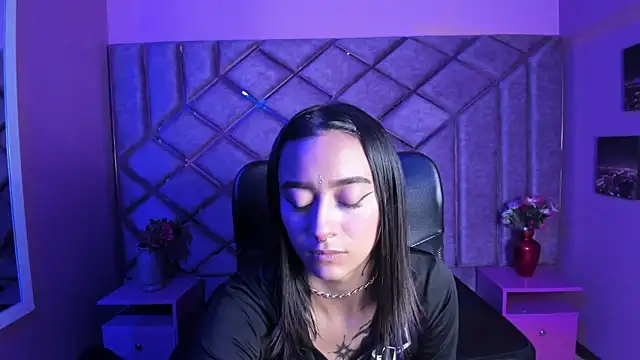 Miaa Thopmson online show from 9, 9, 2025