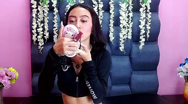 Miaa Thopmson online show from 6, 3, 2025