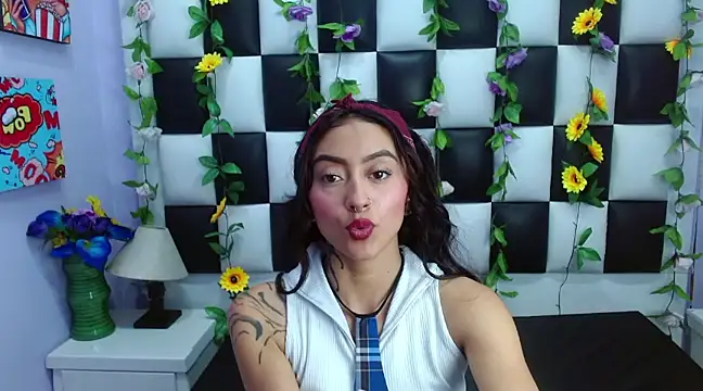 Miaa Thopmson online show from 14, 3, 2025