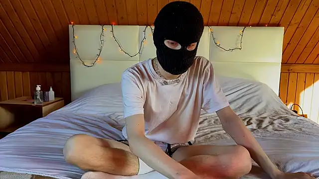 Snapshot of HappyCake chatting on 8, 10, 2025 HappyCake online show from 8, 10, 2025