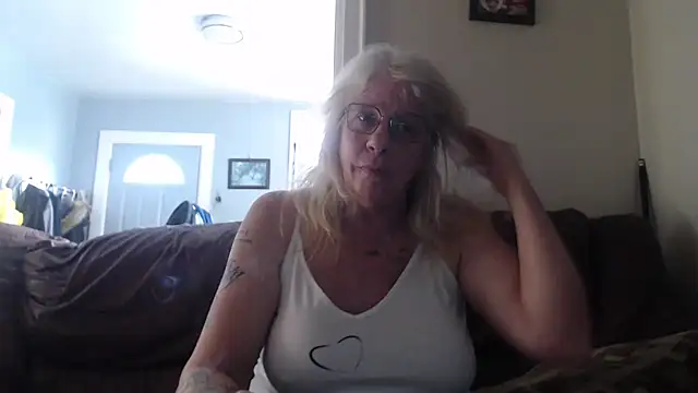 canadiancougar1965 online show from 24, 1, 2025