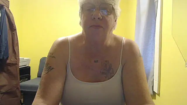 canadiancougar1965 online show from 16, 11, 2025