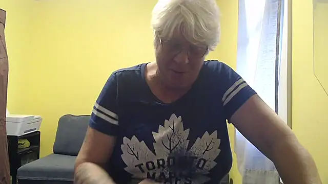 canadiancougar1965 online show from 1, 12, 2025