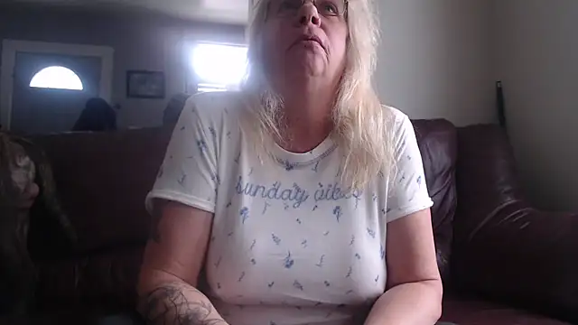 canadiancougar1965 online show from 28, 2, 2025