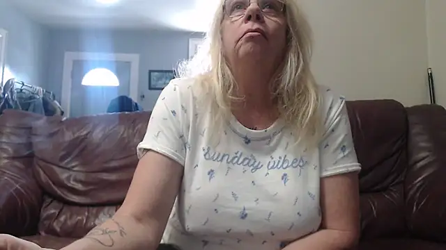 canadiancougar1965 online show from 2, 3, 2025