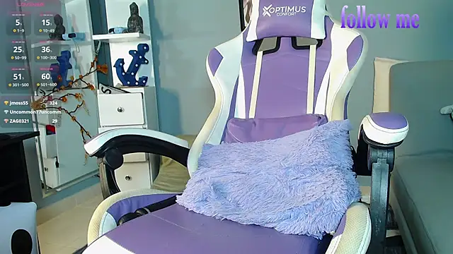 zoey-fox online show from 13, 3, 2025