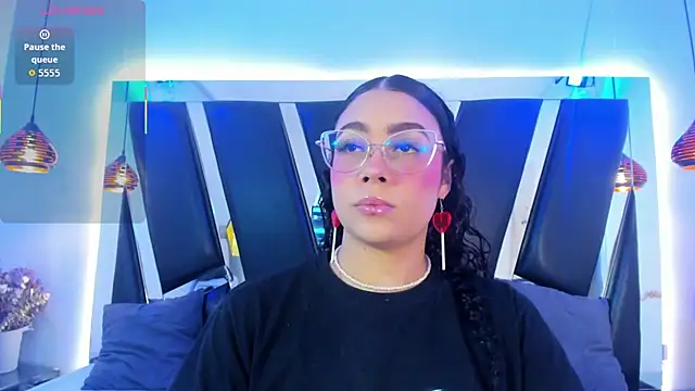 antonelllepiercee online show from 6, 11, 2025