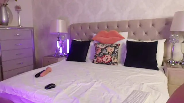 AnnaKarinaX online show from 19, 12, 2025