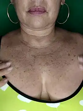 Kasandra Ho online show from 11, 11, 2025