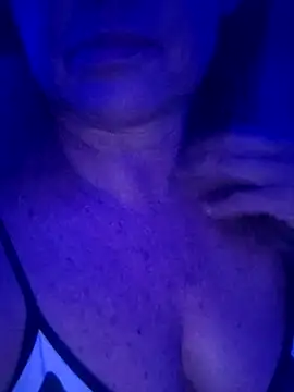 Kasandra Ho online show from 17, 12, 2025