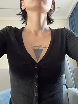 kikidoll online show from 15, 4, 2026