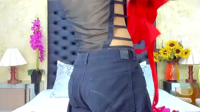 NahomiWhitel online show from 22, 10, 2025