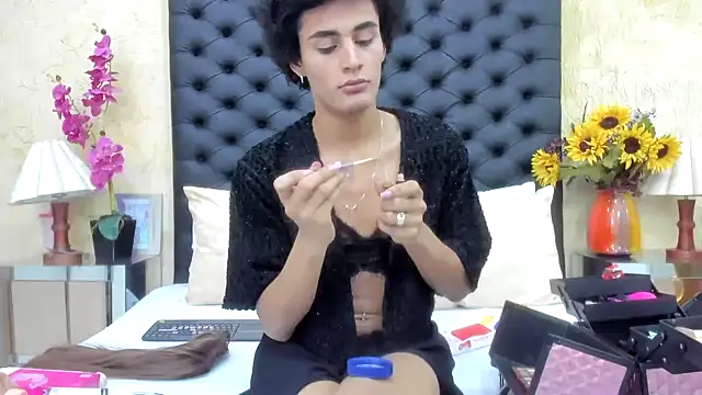 NahomiWhitel online show from 26, 9, 2025