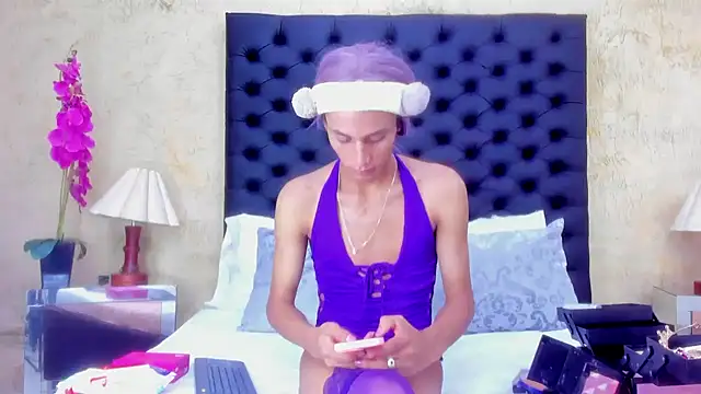 NahomiWhitel online show from 13, 1, 2026