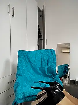 Mila Lovi online show from 2, 3, 2025