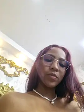 LucyLeah online show from 18, 11, 2025