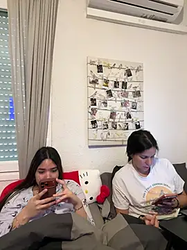 daniniescobarr online show from 2, 4, 2026