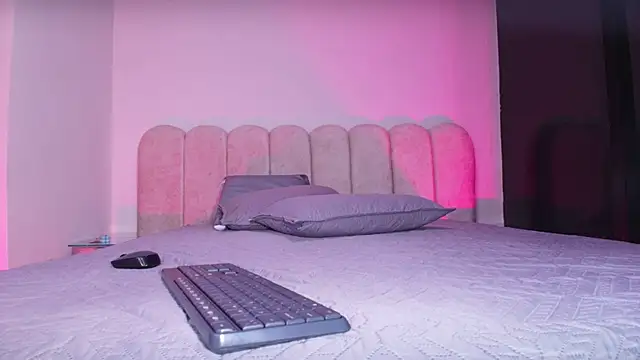 mia stanfort online show from 28, 11, 2025