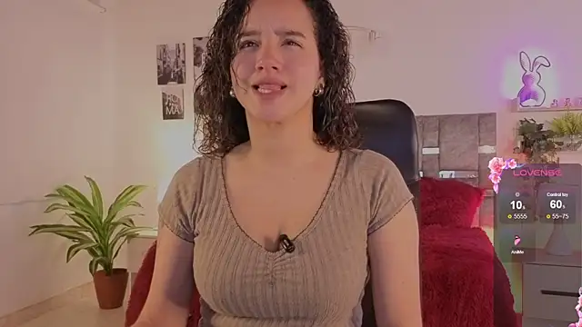 Snapshot of emilyrouxe chatting on 8, 6, 2026 emilyrouxe online show from 8, 6, 2026