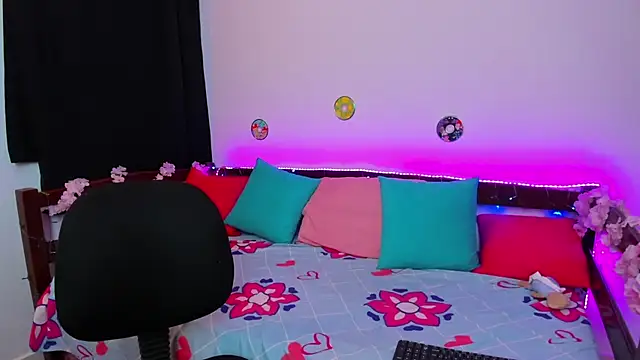  Moon Johnson online show from 18, 9, 2025