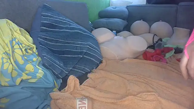 Snapshot of Puppy_Bimbo_Juliette chatting on 16, 11, 2025 Puppy Bimbo Juliette online show from 16, 11, 2025