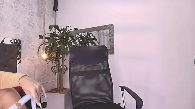 maddy cooper  online show from 27, 12, 2024