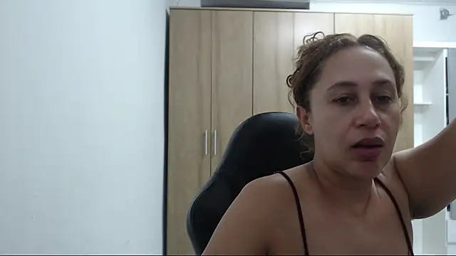 RoxanaLove9 online show from 3, 11, 2025