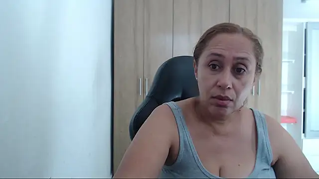 RoxanaLove9 online show from 7, 3, 2026