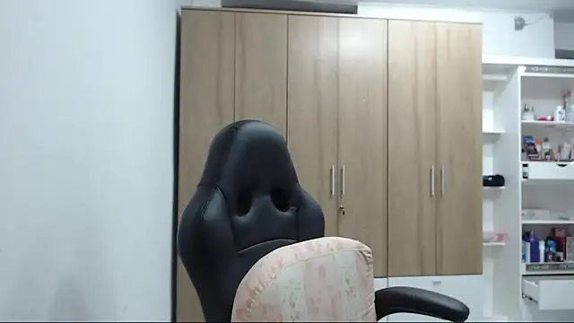 RoxanaLove9 online show from 6, 11, 2025