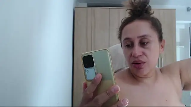 RoxanaLove9 online show from 2, 11, 2025