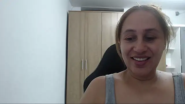 Snapshot of RoxanaLove9 chatting on 17, 6, 2026 RoxanaLove9 online show from 17, 6, 2026