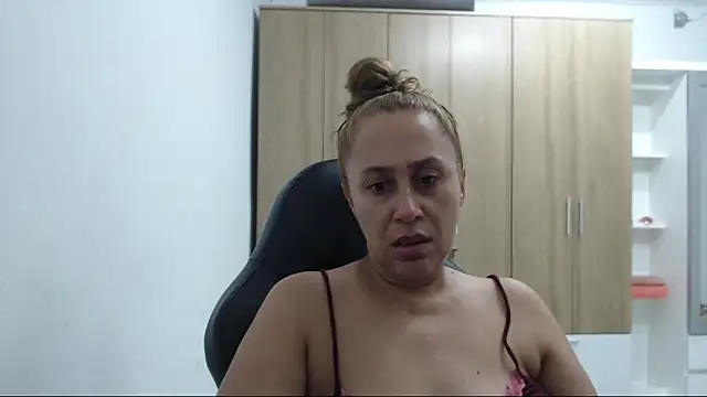 RoxanaLove9 online show from 12, 5, 2026