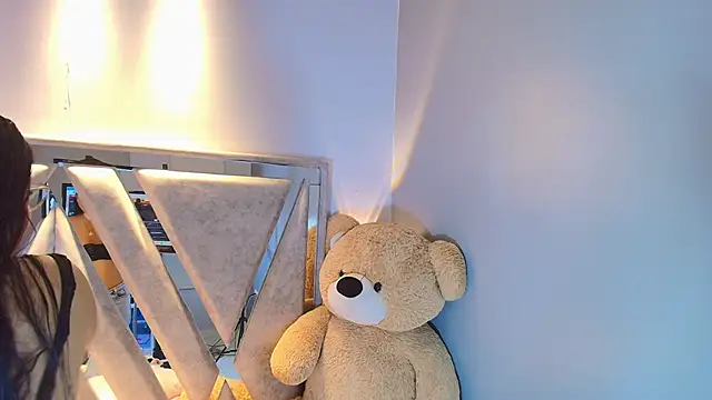 Annie9  online show from 28, 9, 2025