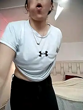 Lucianaferro  online show from 2, 11, 2025