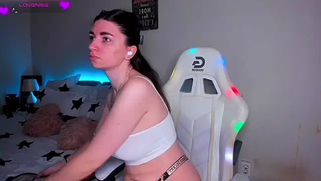 AdellaLoveX online show from 18, 12, 2025