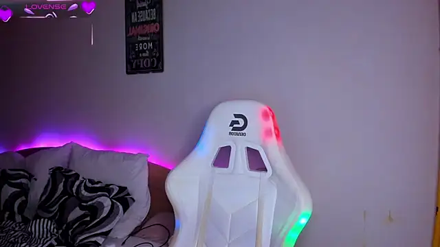 AdellaLoveX online show from 28, 11, 2025