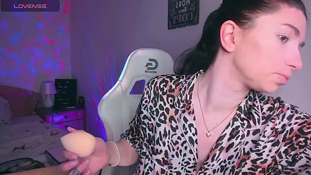 AdellaLoveX online show from 14, 1, 2026