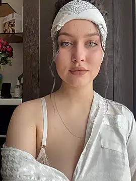 KikiWatson online show from 1, 3, 2025