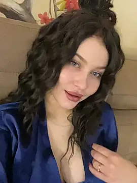 KikiWatson online show from 21, 2, 2025