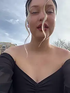 KikiWatson online show from 15, 3, 2025