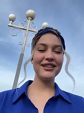 KikiWatson online show from 16, 3, 2025