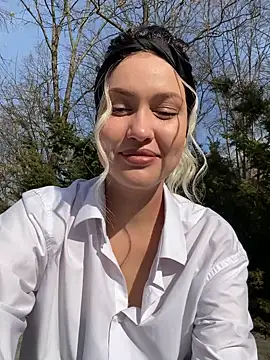 KikiWatson online show from 10, 3, 2025